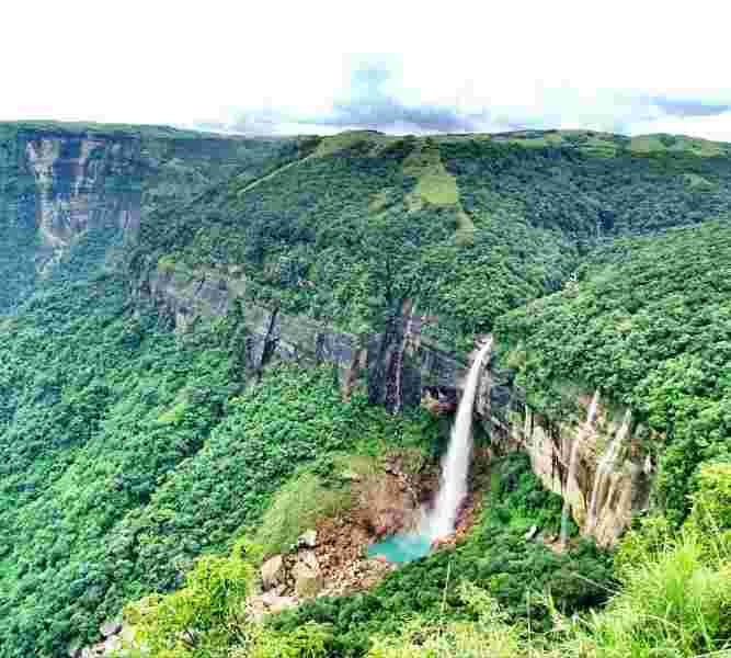 NohKaLikai Falls- Place to visit in sohra